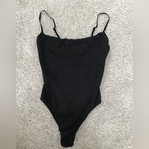 SKIMS Cami Bodysuit | Onyx - Picture 12 of 16